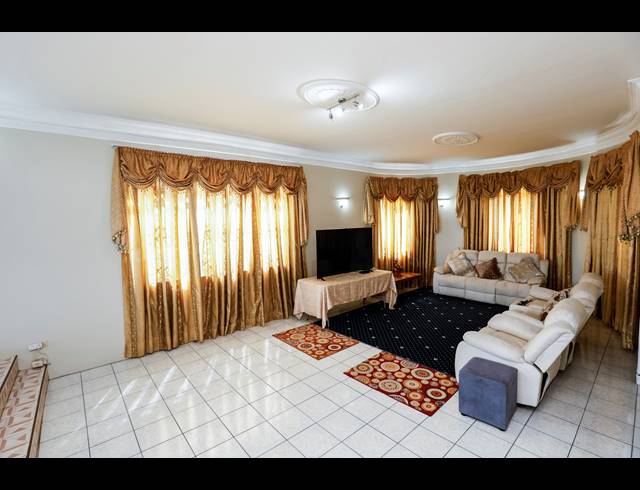 4 BEDROOM HOUSE FOR SALE IN NEWLANDS WEST